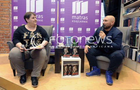  11.04.2015 WARSZAWA <br />PATRYK VEGA W KSIEGARNI MATRAS<br />N/Z PATRYK VEGA<br /> 