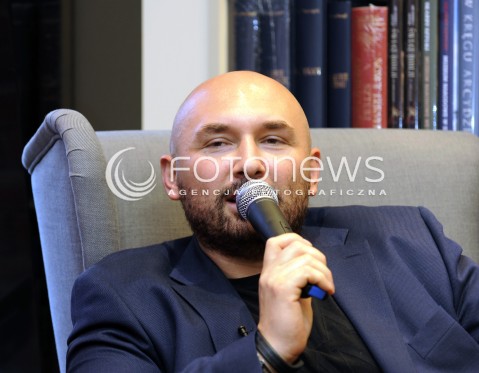  11.04.2015 WARSZAWA <br />PATRYK VEGA W KSIEGARNI MATRAS<br />N/Z PATRYK VEGA<br /> 