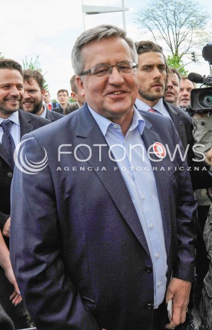  13.05.2015 WARSZAWA <br />SPACER BRONISLAWA KOMOROWSKIEGO PO WARSZAWIE<br />N/Z PREZYDENT RP BRONISLAW KOMOROWSKI<br /> 