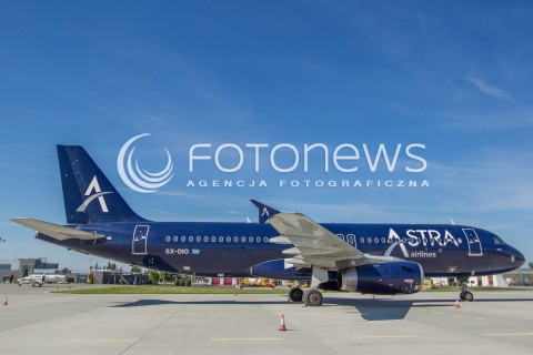 Samolot Airbus A320 linii Astra Airlines na lotnisku Rzeszów Jasionka