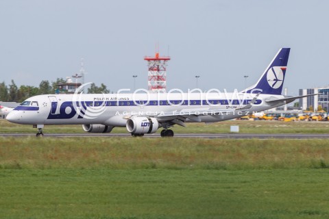  20.05.2015 LOTNISKO JASIONKA<br />ZDJECIE ILUSTRACYJNE<br />N/Z SAMOLOT EMBRAER E195 POLSKICH LINII LOTNICZYCH LOT , REJESTRACJA SP-LNA<br /> 