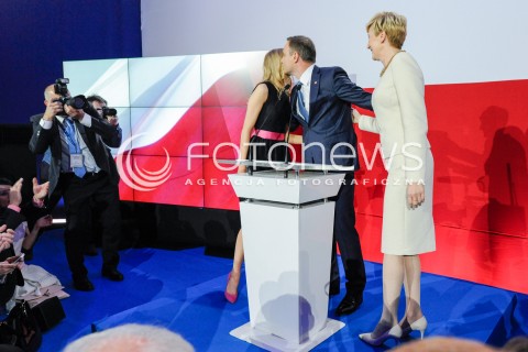  24.05.2015 WARSZAWA<br />WIECZOR WYBORCZY ANDRZEJA DUDY W REDUCIE BANKU POLSKIEGO W WARSZAWIE<br />N/Z ANDRZEJ DUDA , AGATA KORNHAUSER ( ZONA ) , KINGA DUDA ( CORKA )<br /> 