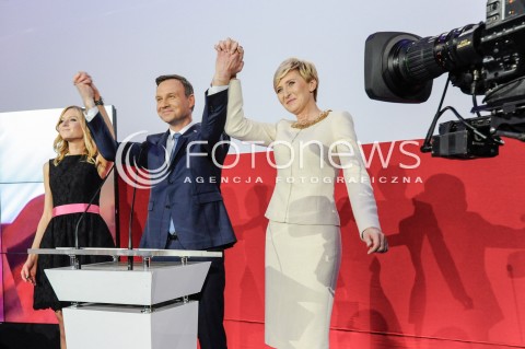  24.05.2015 WARSZAWA<br />
WIECZOR WYBORCZY ANDRZEJA DUDY W REDUCIE BANKU POLSKIEGO W WARSZAWIE<br />
N/Z ANDRZEJ DUDA , AGATA KORNHAUSER ( ZONA ) , KINGA DUDA ( CORKA )<br />
 