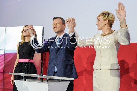  24.05.2015 WARSZAWA<br />WIECZOR WYBORCZY ANDRZEJA DUDY W REDUCIE BANKU POLSKIEGO W WARSZAWIE<br />N/Z ANDRZEJ DUDA , AGATA KORNHAUSER ( ZONA ) , KINGA DUDA ( CORKA )<br /> 