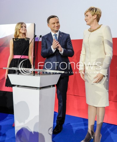  24.05.2015 WARSZAWA<br />WIECZOR WYBORCZY ANDRZEJA DUDY W REDUCIE BANKU POLSKIEGO W WARSZAWIE<br />N/Z ANDRZEJ DUDA , AGATA KORNHAUSER ( ZONA ) , KINGA DUDA ( CORKA )<br /> 