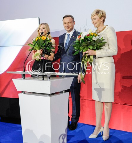  24.05.2015 WARSZAWA<br />
WIECZOR WYBORCZY ANDRZEJA DUDY W REDUCIE BANKU POLSKIEGO W WARSZAWIE<br />
N/Z ANDRZEJ DUDA , AGATA KORNHAUSER ( ZONA ) , KINGA DUDA ( CORKA )<br />
 