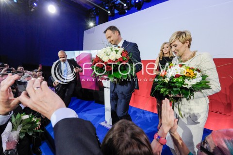  24.05.2015 WARSZAWA<br />WIECZOR WYBORCZY ANDRZEJA DUDY W REDUCIE BANKU POLSKIEGO W WARSZAWIE<br />N/Z ANDRZEJ DUDA , AGATA KORNHAUSER ( ZONA ) , KINGA DUDA ( CORKA )<br /> 