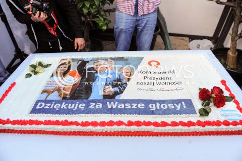  24.05.2015 WARSZAWA<br />WIECZOR WYBORCZY BRONISLAWA KOMOROWSKIEGO<br />N/Z TORT DLA BRONISLAWA KOMOROWSKIEGO<br /> 