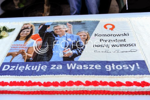  24.05.2015 WARSZAWA<br />WIECZOR WYBORCZY BRONISLAWA KOMOROWSKIEGO<br />N/Z TORT DLA BRONISLAWA KOMOROWSKIEGO<br /> 
