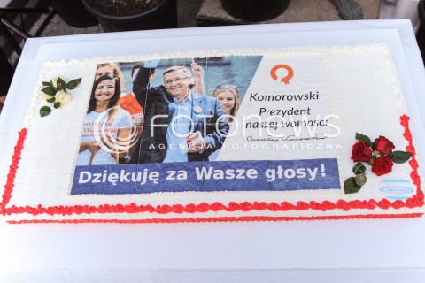  24.05.2015 WARSZAWA<br />WIECZOR WYBORCZY BRONISLAWA KOMOROWSKIEGO<br />N/Z TORT DLA BRONISLAWA KOMOROWSKIEGO<br /> 