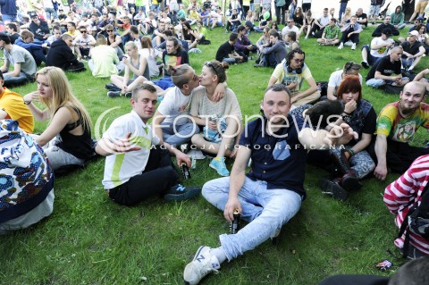  30.05.2015 WARSZAWA<br />MARSZ WYZWOLENIA KONOPI W WARSZAWIE<br />N/Z UCZESTNICY MARSZU<br /> 