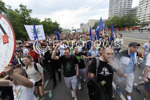  30.05.2015 WARSZAWA<br />MARSZ WYZWOLENIA KONOPI W WARSZAWIE<br />N/Z UCZESTNICY MARSZU<br /> 