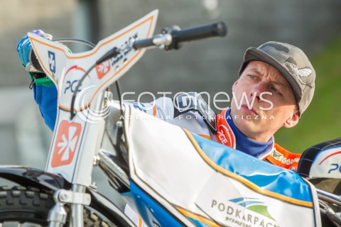 31.05.2015 RZESZOW <br />ZUZEL PGE SPEEDWAY EKSTRALIGA SEASON 2015 <br />MECZ PGE STAL RZESZOW - UNIA TARNOW <br />N/Z KAROL BARAN SYLWETKA<br /> 