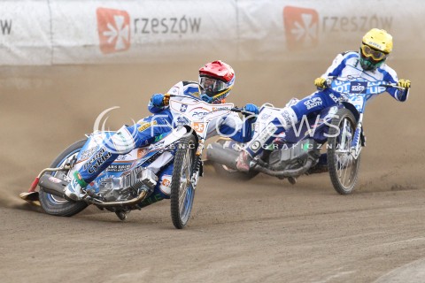  31.05.2015 RZESZOW <br />ZUZEL PGE SPEEDWAY EKSTRALIGA SEASON 2015 <br />MECZ PGE STAL RZESZOW - UNIA TARNOW <br />N/Z BIEG NR 4: MARTIN VACULIK (ZOLTY), PETER KILDEMAND (CZERWONY) <br /> 