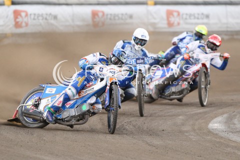  31.05.2015 RZESZOW <br />ZUZEL PGE SPEEDWAY EKSTRALIGA SEASON 2015 <br />MECZ PGE STAL RZESZOW - UNIA TARNOW <br />N/Z BIEG NR 5: GREG HANCOCK (NIEBIESKI), KENNETH BJERRE (ZOLTY), DAWID LAMPART (CZERWONY), ARTUR MROCZKA (BIALY) <br /> 