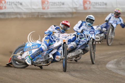  31.05.2015 RZESZOW <br />ZUZEL PGE SPEEDWAY EKSTRALIGA SEASON 2015 <br />MECZ PGE STAL RZESZOW - UNIA TARNOW <br />N/Z BIEG NR 6: LEON MADSEN (ZOLTY), PETER KILDEMAND (CZERWONY), JANUSZ KOLODZIEJ (BIALY)<br /> 
