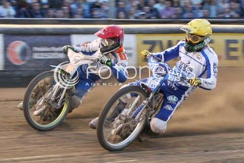  31.05.2015 RZESZOW <br />ZUZEL PGE SPEEDWAY EKSTRALIGA SEASON 2015 <br />MECZ PGE STAL RZESZOW - UNIA TARNOW <br />N/Z BIEG NR 9: KAROL BARAN (NIEBIESKI), PETER LJUNG (CZERWONY) <br /> 