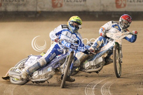  31.05.2015 RZESZOW <br />ZUZEL PGE SPEEDWAY EKSTRALIGA SEASON 2015 <br />MECZ PGE STAL RZESZOW - UNIA TARNOW <br />N/Z BIEG 14: KENNETH BJERRE (ZOLTY), PETER LJUNG (NIEBIESKI)<br /> 