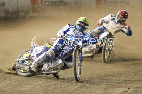  31.05.2015 RZESZOW <br />ZUZEL PGE SPEEDWAY EKSTRALIGA SEASON 2015 <br />MECZ PGE STAL RZESZOW - UNIA TARNOW <br />N/Z BIEG 14: KENNETH BJERRE (ZOLTY), PETER LJUNG (NIEBIESKI)<br /> 