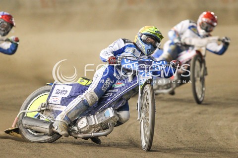  31.05.2015 RZESZOW <br />ZUZEL PGE SPEEDWAY EKSTRALIGA SEASON 2015 <br />MECZ PGE STAL RZESZOW - UNIA TARNOW <br />N/Z BIEG 14: KENNETH BJERRE (ZOLTY), DAWID LAMPART (CZERWONY)<br /> 