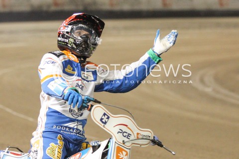  31.05.2015 RZESZOW <br />ZUZEL PGE SPEEDWAY EKSTRALIGA SEASON 2015 <br />MECZ PGE STAL RZESZOW - UNIA TARNOW <br />N/Z GREG HANCOCK RADOSC EMOCJE WYGRANA<br /> 