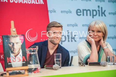  02.06.2015 WARSZAWA<br />SPOTKANIE Z JAKUBEM BLASZCZYKOWSKIM<br />N/Z JAKUB BLASZCZYKOWSKI MALGORZATA DOMAGALIK<br /> 