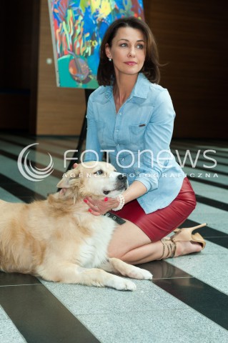  03.06.2015 WARSZAWA TVP2<br />SPOTKANIE Z TRENERAMI VI EDYCJI THE VOICE OF POLAND<br />N/Z ANNA POPEK Z PSEM PIES<br /> 