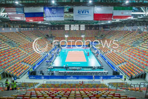  05.06.2015 CZESTOCHOWA<br />SIATKOWKA MEZCZYZN LIGA SWIATOWA 2015 <br />FIVB VOLLEYBALL WORLD LEAGUE 2015 <br />MECZ POLSKA - IRAN ( POLAND - IRAN ) <br />N/Z HALA SPORTOWA CZESTOCHOWA ULICA ZUZLOWA WIDOK VIEW WEWNATRZ TRYBUNY INSIDE BOISKO<br /> 