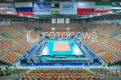 05.06.2015 CZESTOCHOWA<br />SIATKOWKA MEZCZYZN LIGA SWIATOWA 2015 <br />FIVB VOLLEYBALL WORLD LEAGUE 2015 <br />MECZ POLSKA - IRAN ( POLAND - IRAN ) <br />N/Z HALA SPORTOWA CZESTOCHOWA ULICA ZUZLOWA WIDOK VIEW WEWNATRZ TRYBUNY INSIDE BOISKO<br /> 