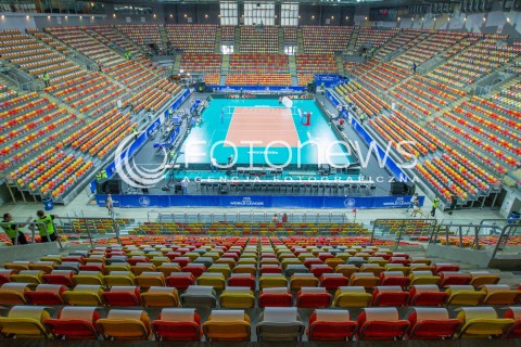  05.06.2015 CZESTOCHOWA<br />SIATKOWKA MEZCZYZN LIGA SWIATOWA 2015 <br />FIVB VOLLEYBALL WORLD LEAGUE 2015 <br />MECZ POLSKA - IRAN ( POLAND - IRAN ) <br />N/Z HALA SPORTOWA CZESTOCHOWA ULICA ZUZLOWA WIDOK VIEW WEWNATRZ TRYBUNY INSIDE BOISKO<br /> 
