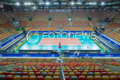  05.06.2015 CZESTOCHOWA<br />SIATKOWKA MEZCZYZN LIGA SWIATOWA 2015 <br />FIVB VOLLEYBALL WORLD LEAGUE 2015 <br />MECZ POLSKA - IRAN ( POLAND - IRAN ) <br />N/Z HALA SPORTOWA CZESTOCHOWA ULICA ZUZLOWA WIDOK VIEW WEWNATRZ TRYBUNY INSIDE BOISKO<br /> 