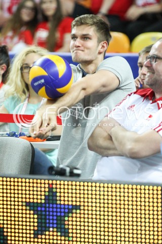  05.06.2015 CZESTOCHOWA<br />SIATKOWKA MEZCZYZN LIGA SWIATOWA 2015 <br />FIVB VOLLEYBALL WORLD LEAGUE 2015 <br />MECZ POLSKA - IRAN ( POLAND - IRAN ) <br />N/Z KAROL KLOS NA TRYBUNACH ODBIJA Z ANDRZEJEM WRONA<br /> 