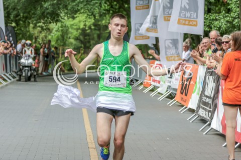  14.06.2015 KONSTANCIN JEZIORNA <br />I BIEG KONSTANCINSKI IM PIOTRA NUROWSKIEGO<br />N/Z PAWEL RACZYNSKI - ZWYCIEZCA BIEGU<br /> 