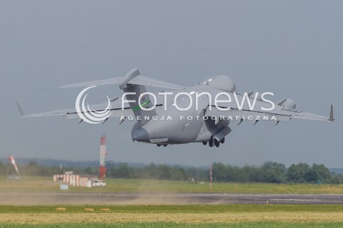  15.06.2015 LOTNISKO JASIONKA<br />SAMOLOT TRANSPORTOWY BOEING C-17 GLOBEMASTER SIL POWIETRZNYCH STANOW ZJEDNOCZONYCH PODCZAS STARTU Z LOTNISKA RZESZOW - JASIONKA. SAMOLOTEM PRZYLECIELI ZOLNIERZE I ZMIANY MISJI RESOLUTE SUPPORT Z AFGANISTANU.<br />N/Z SAMOLOT BOEING C17 GLOBEMASTER USAF<br /> 