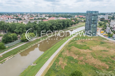  20.06.2015 RZESZOW<br />MIASTO RZESZOW Z LOTU PTAKA<br />N/Z BULWARY, RZEKA WISLOK , WIEZOWIEC CAPITAL TOWERS (P)<br /> 