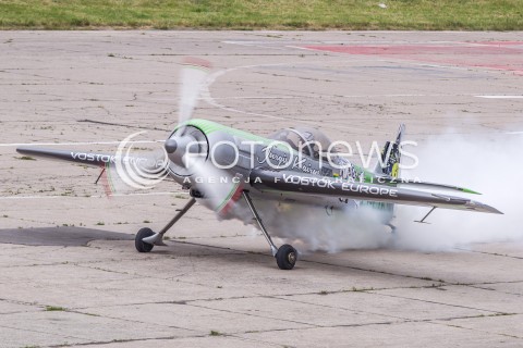  27.06.2015 KRAKOW<br />XI MALOPOLSKI PIKNIK LOTNICZY W KRAKOWIE<br />N/Z SAMOLOT SUKHOI SU-31 , PILOT JURGIS KAIRYS (REJESTRACJA LY-LJK )<br /> 