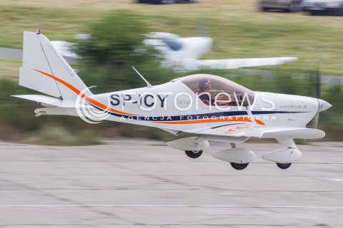  27.06.2015 KRAKOW<br />XI MALOPOLSKI PIKNIK LOTNICZY W KRAKOWIE<br />N/Z ZESPOL 3AT3 , SAMOLOT AT-3 (REJESTRACJA: SP-ICY )<br /> 