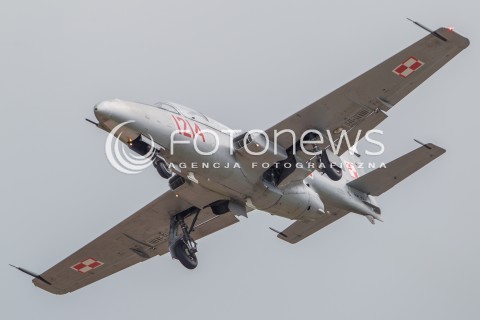  27.06.2015 KRAKOW<br />XI MALOPOLSKI PIKNIK LOTNICZY W KRAKOWIE<br />N/Z TS-11 ISKRA BIS D (REJESTRACJA: SP-YBC )<br /> 