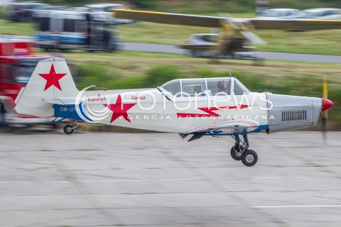  27.06.2015 KRAKOW<br />XI MALOPOLSKI PIKNIK LOTNICZY W KRAKOWIE<br />N/Z ZESPOL RETRO SKY TEAM , SAMOLOT ZLIN Z-326 (REJESTRACJA: OM-OTN )<br /> 