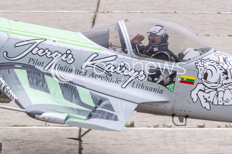  27.06.2015 KRAKOW<br />XI MALOPOLSKI PIKNIK LOTNICZY W KRAKOWIE<br />N/Z SAMOLOT SUKHOI SU-31 , PILOT JURGIS KAIRYS (REJESTRACJA LY-LJK )<br /> 
