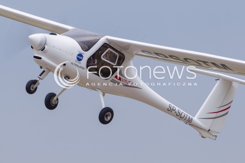  27.06.2015 KRAKOW<br />XI MALOPOLSKI PIKNIK LOTNICZY W KRAKOWIE<br />N/Z SAMOLOT ULTRALEKKI PIPISTREL VIRUS SW ( REJESTRACJA: SP-SOTM )<br /> 