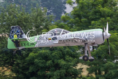  27.06.2015 KRAKOW<br />XI MALOPOLSKI PIKNIK LOTNICZY W KRAKOWIE<br />N/Z SAMOLOT SUKHOI SU-31 , PILOT JURGIS KAIRYS (REJESTRACJA LY-LJK )<br /> 