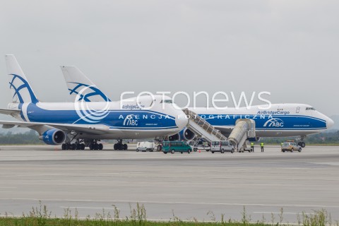  29.06.2015 LOTNISKO JASIONKA <br />
SAMOLOTY TRANSPORTOWE BOEING 747 JUMBO JET ROSYJSKICH LINII AIR BRIDGE CARGO NA LOTNISKU RZESZOW - JASIONKA. NIEOFICJALNIE WIADOMO, ZE SAMOLOTEM TRANSPORTOWANE JEST UZBROJENIE DO AFGANISTANU. ODLOTY I ZALADUNEK ODBYWA SIE W NOCY<br />
N/Z SAMOLOTY BOEING 747 - 400 JUMBOJET (REJESTRACJA: VP-BIM I VP-BJB )<br />
 