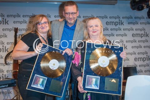  29.06.2015 WARSZAWA<br />SPOTKANIE Z STANISLAWA CELINSKA W EMPIKU<br />N/Z STANISLAWA CELINSKA Z CORKA MACIEJ MURASZKO<br /> 