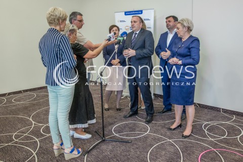  30.06.2015 RZESZOW<br />WIZYTA MINISTRA SPRAW ZAGRANICZNYCH GRZEGORZA SCHETYNY NA PODKARPACIU<br />N/Z KONFERENCJA DZIENNIKARZE GRZEGORZ SCHETYNA KRYSTYNA SKOWRONSKA MAREK POREBA<br /> 