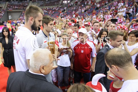  03.07.2015 KRAKOW <br />SIATKOWKA MEZCZYZN LIGA SWIATOWA 2015 <br />FIVB VOLLEYBALL WORLD LEAGUE 2015 <br />MECZ POLSKA - USA ( POLAND - UNITED STATES ) <br />N/Z MARCIN MOZDZONEK KAROL KLOS PUCHAR MISTRZOSTW SWIATA KIBICE<br /> 