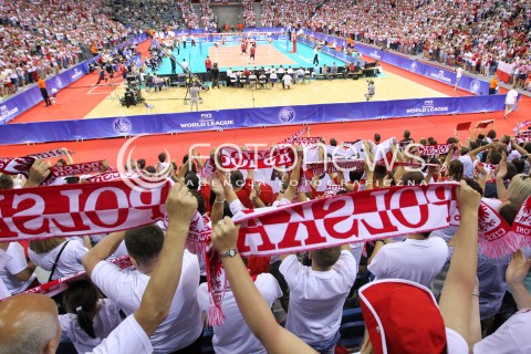  03.07.2015 KRAKOW <br />SIATKOWKA MEZCZYZN LIGA SWIATOWA 2015 <br />FIVB VOLLEYBALL WORLD LEAGUE 2015 <br />MECZ POLSKA - USA ( POLAND - UNITED STATES ) <br />N/Z KIBICE DOPING EMOCJE FLAGI SZALIKI HALA KRAKOW ARENA WIDOK VIEW TRYBUNY<br /> 