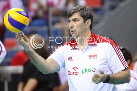  03.07.2015 KRAKOW <br />SIATKOWKA MEZCZYZN LIGA SWIATOWA 2015 <br />FIVB VOLLEYBALL WORLD LEAGUE 2015 <br />MECZ POLSKA - USA ( POLAND - UNITED STATES ) <br />N/Z PHILIPPE BLAIN II TRENER ( ASSISTANT COACH ) SYLWETKA <br /> 