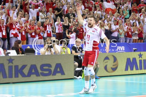  03.07.2015 KRAKOW <br />SIATKOWKA MEZCZYZN LIGA SWIATOWA 2015 <br />FIVB VOLLEYBALL WORLD LEAGUE 2015 <br />MECZ POLSKA - USA ( POLAND - UNITED STATES ) <br />N/Z MICHAL KUBIAK RADOSC EMOCJE SYLWETKA <br /> 