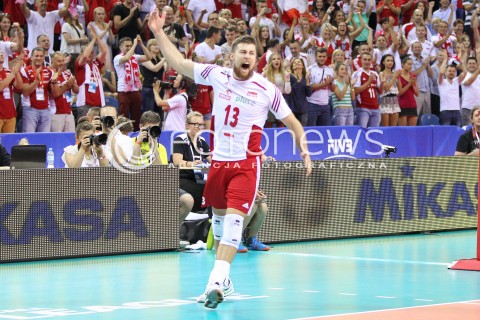  03.07.2015 KRAKOW <br />SIATKOWKA MEZCZYZN LIGA SWIATOWA 2015 <br />FIVB VOLLEYBALL WORLD LEAGUE 2015 <br />MECZ POLSKA - USA ( POLAND - UNITED STATES ) <br />N/Z MICHAL KUBIAK RADOSC EMOCJE SYLWETKA <br /> 
